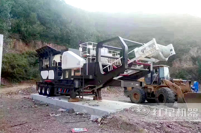 搭載PE系列的移動顎式破碎機 搭載PE系列的移動顎式破碎機