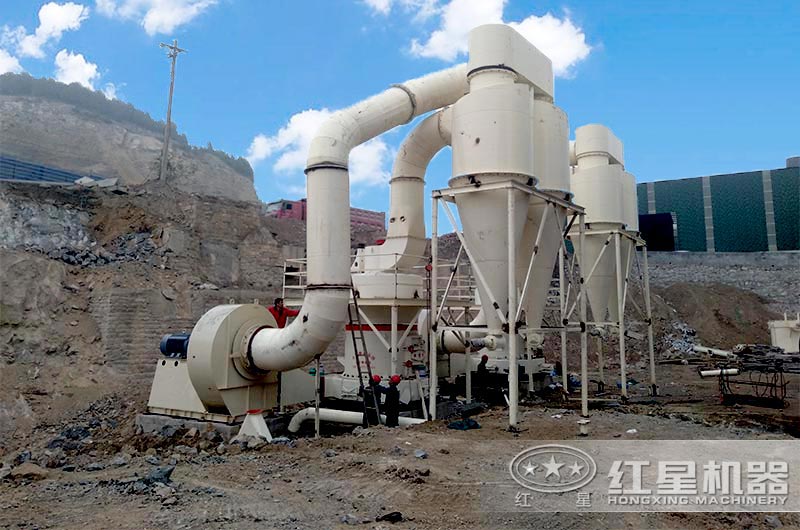 膨潤土雷蒙磨粉機現場實拍 膨潤土雷蒙磨粉機現場實拍