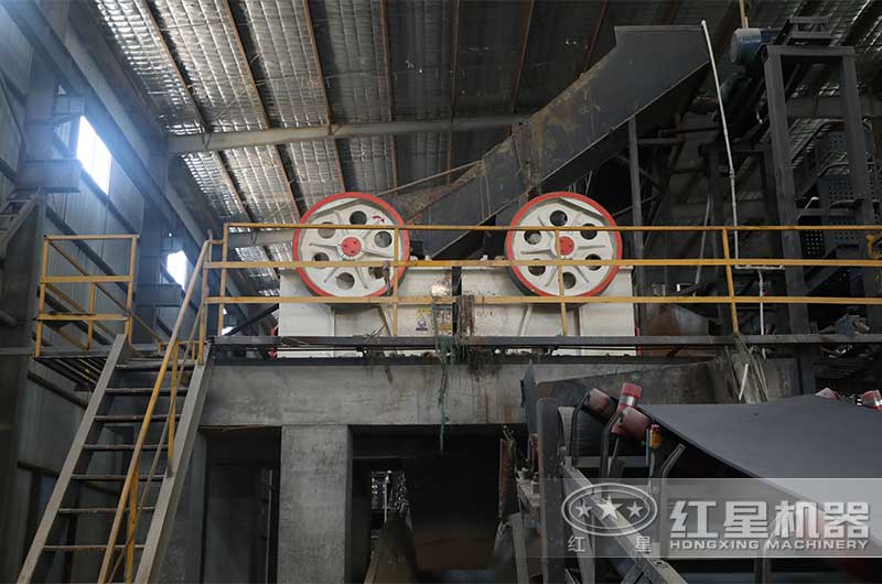PEX150x750鄂式破碎機現(xiàn)場 PEX150x750鄂式破碎機現(xiàn)場
