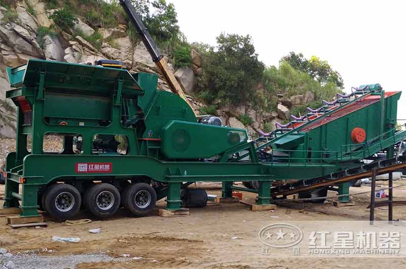 移動重錘式破碎機現(xiàn)場 移動重錘式破碎機現(xiàn)場