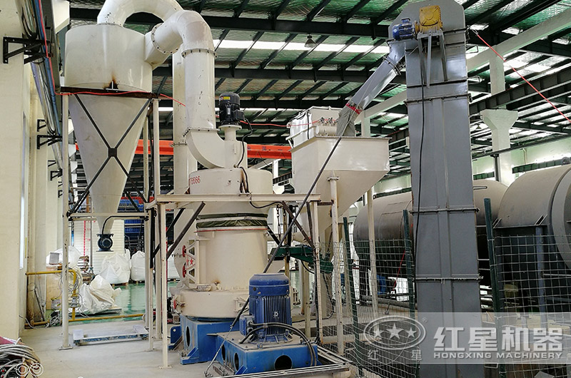 超細立式磨粉機環(huán)保現場