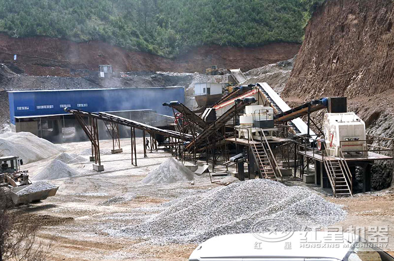制砂設(shè)備生產(chǎn)現(xiàn)場，反擊破搭配制砂機，破碎軟料